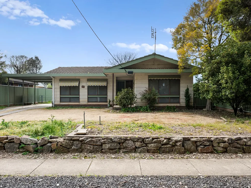 Benalla 4房  Start Your Investment Journey (Currently Leased $750 P/W Fully Furnished)