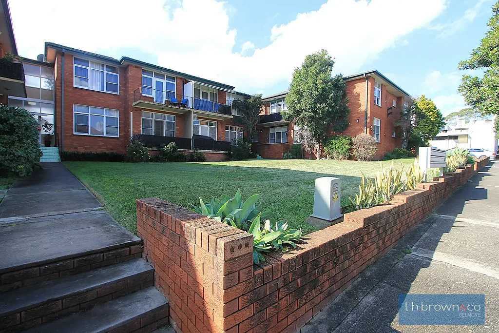 Newly Renovated One Bedroom Apartment in Secure Complex!!