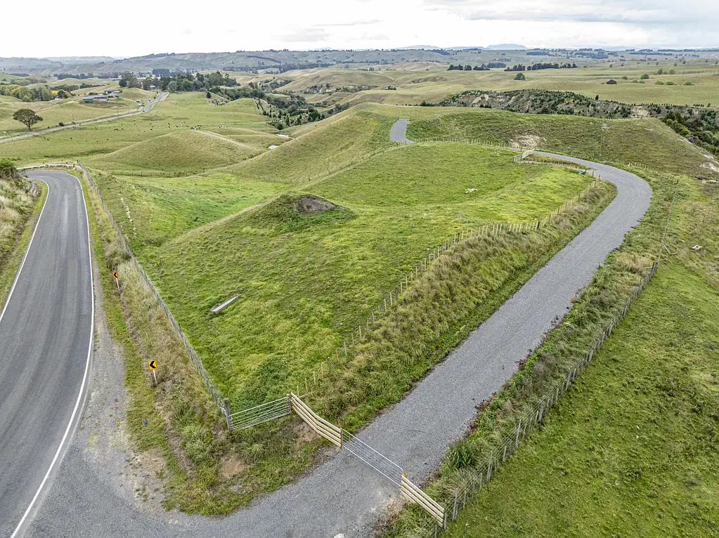 Maraekakaho Two stunning Salisbury Road sections