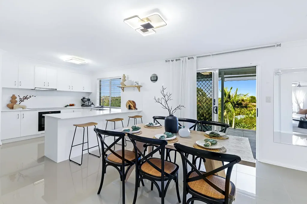 6 Honolulu Rise, Pacific Pines, QLD 4211