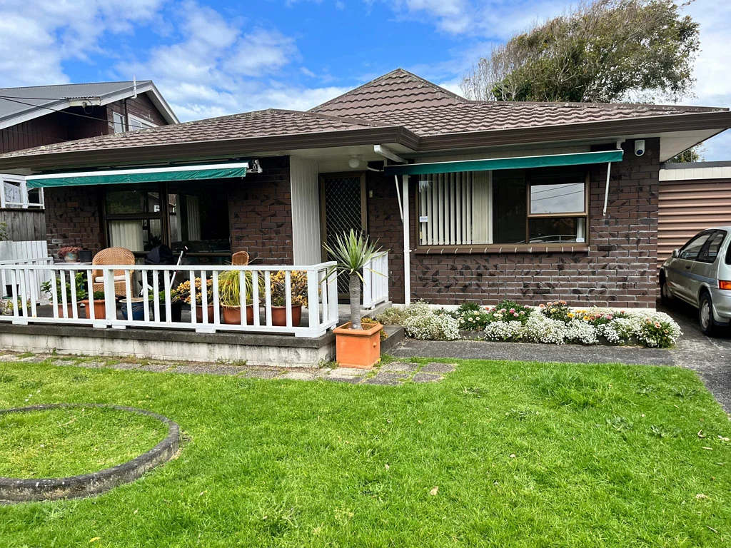 2-Bedroom on the Flat in Orewa!
