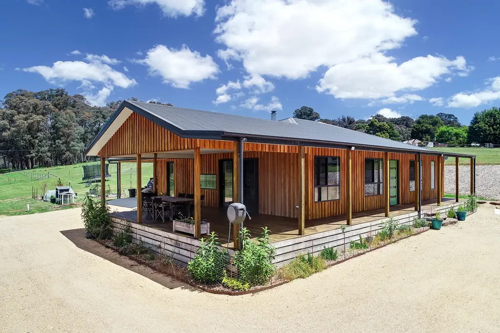 Tolmie 3 Bedroom Craftsmanship, Comfort and Country Living