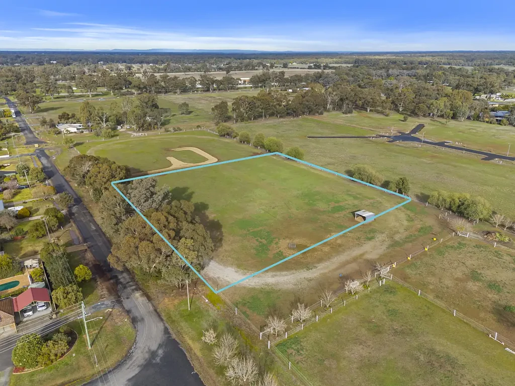 Corowa  Rural living on 1 hectare- Fully titled & serviced