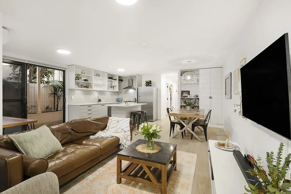 Deposit Taken - Ultra-chic courtyard apartment 100m from the beach
