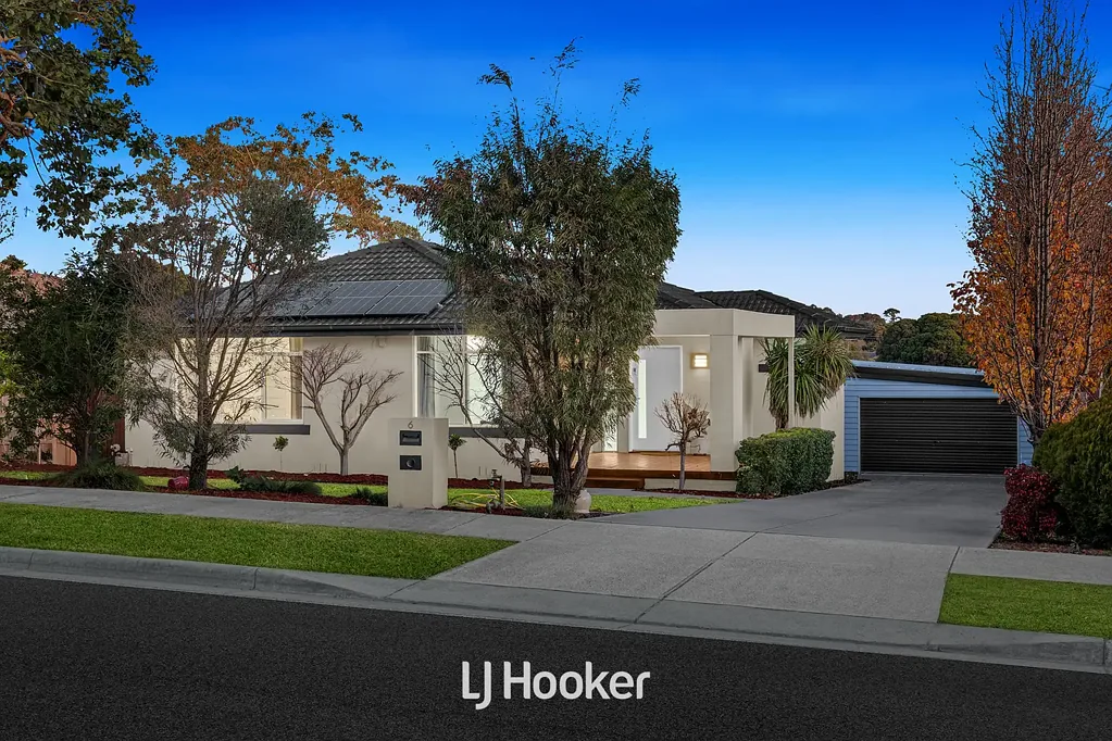 Narre Warren 5Kwarto A Rare Opportunity with a Self-Contained Granny Flat, Spacious Family Living & 765m² of Land