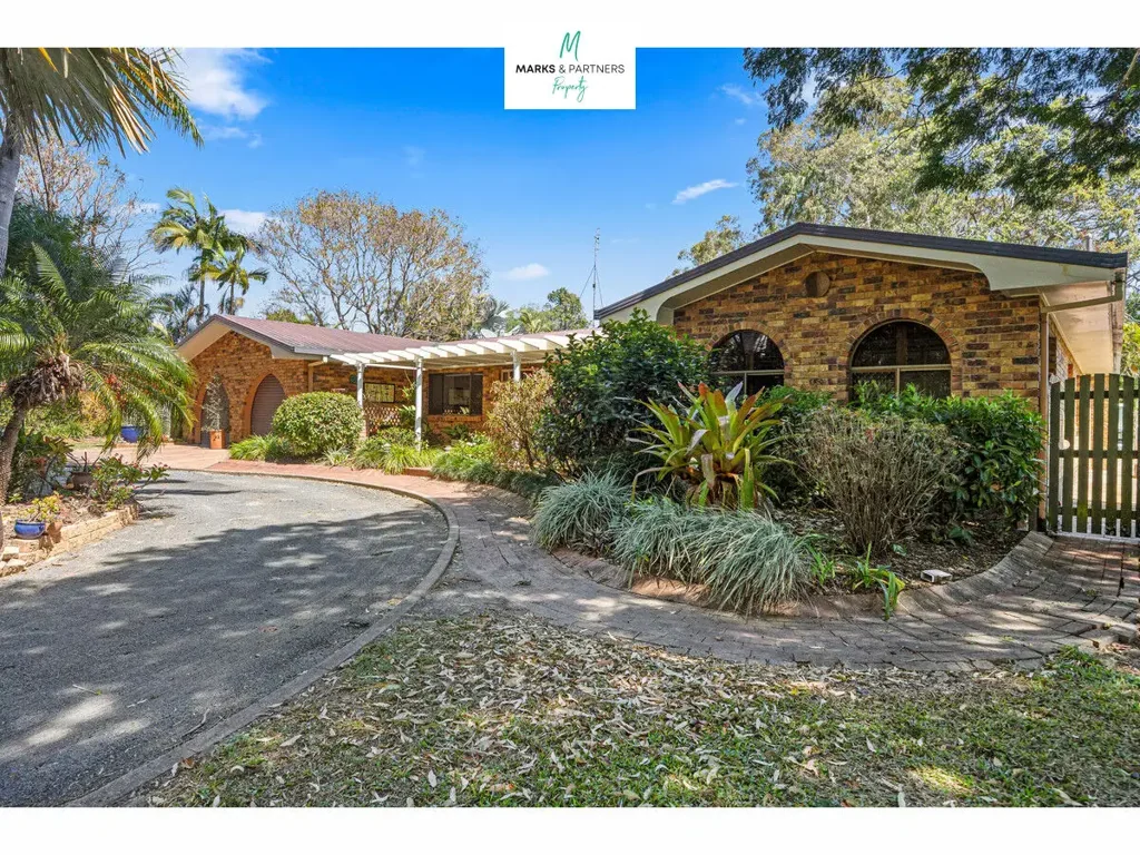 Wondunna 6ਬੈੱਡਰੂਮ 4-bed house, 2-bed unit, pool, & shed on 1 acre