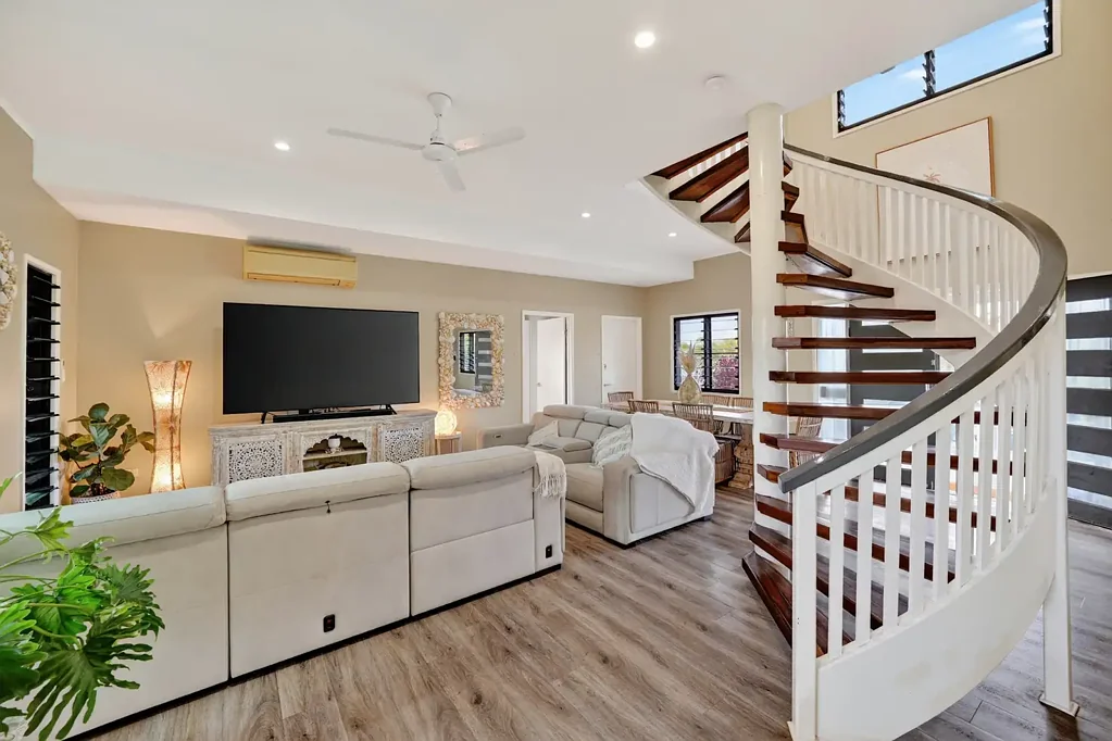 Hideaway Bay 4Zimmer PRICE CHANGE! Coastal Family Living with Ocean Views, Space for All the Toys & Room to Grow