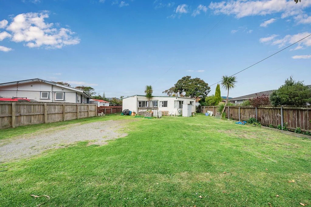 Paraparaumu Beach 2 Bedroom An Opportunity Beckons - Selling Below RV!