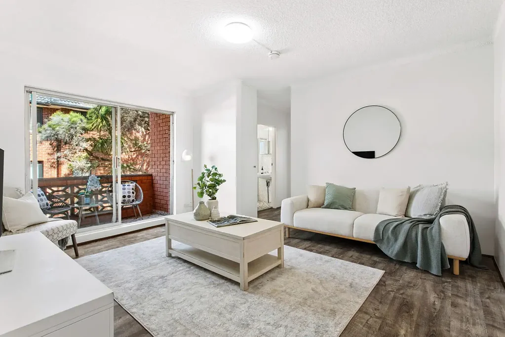 Dulwich Hill 2Zimmer Two-Bedroom Apartment with Balcony, Lock-Up Garage & Separate Storeroom