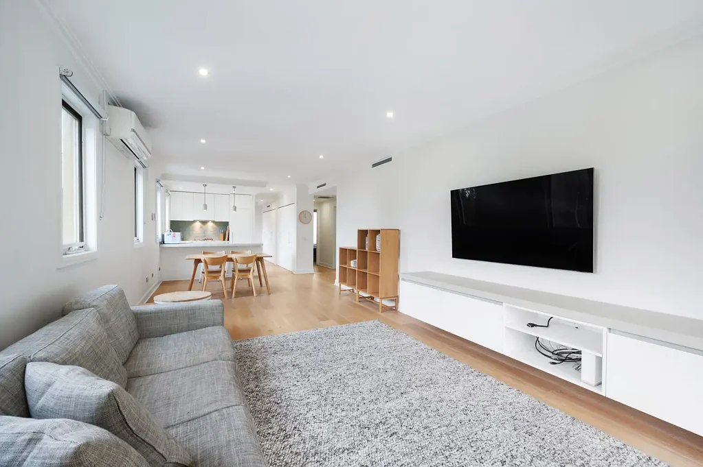 Furnished 2-Bedroom Apartment Opposite the MCG - Prime East Melbourne Living