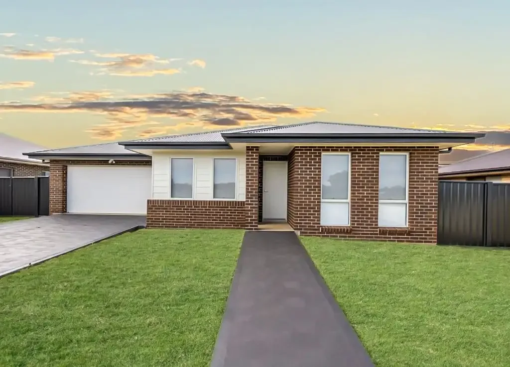 Forbes 4chambre Ray White Forbes - 02 6851 1411