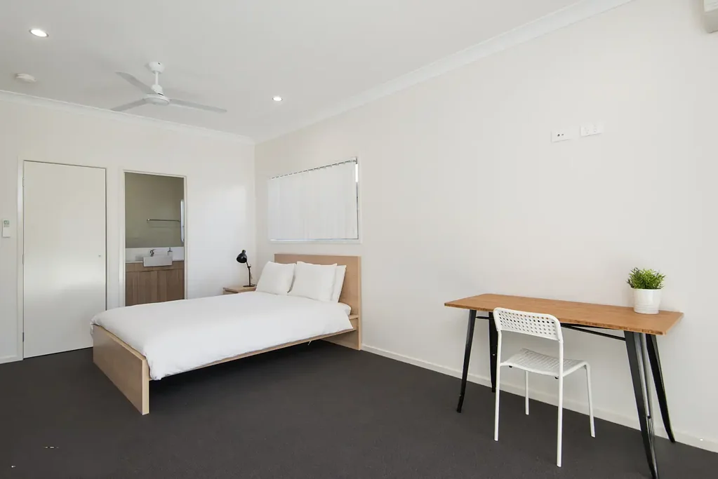 Modern Studio Living in Tennyson!