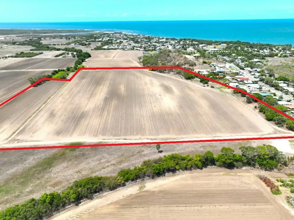 Bowen  QUEENS BEACH LAND SPECIAL