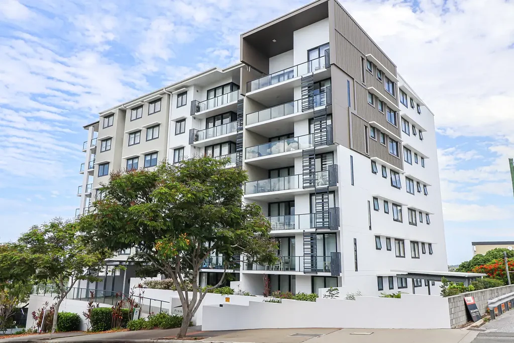 FULLY FURNISHED EXECUTIVE APARTMENT WITH VIEWS AT THE PINNACLE