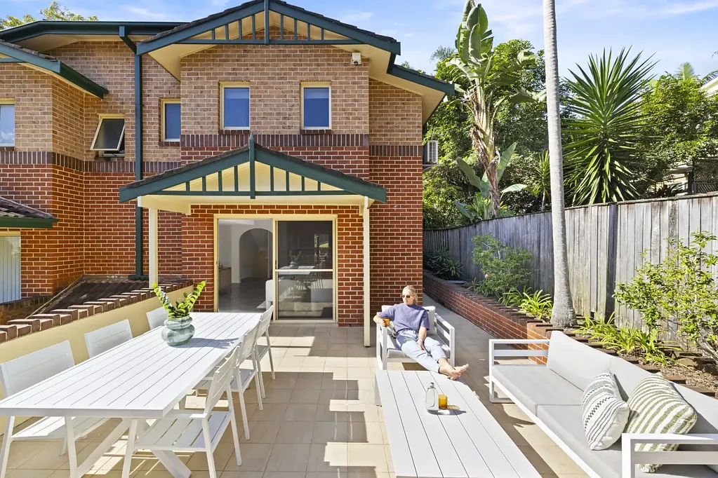 Fairlight 3 Bedroom House-like town home with sun-drenched terraces in a quiet Fairlight pocket