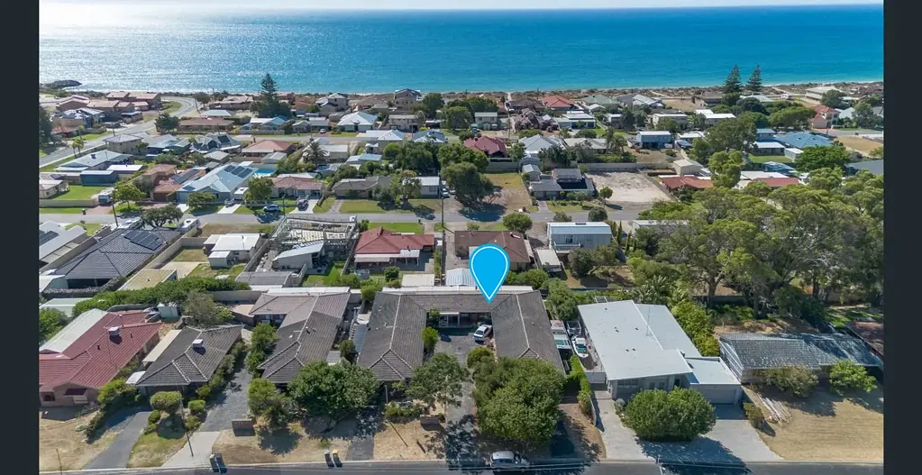 Silver Sands 3Phòng ngủ A Walk to Beach Lifestyle - Without the Strata Fees!