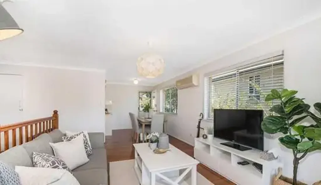 Spacious Dual-Level Home in Prime Macgregor Location - Available Now!