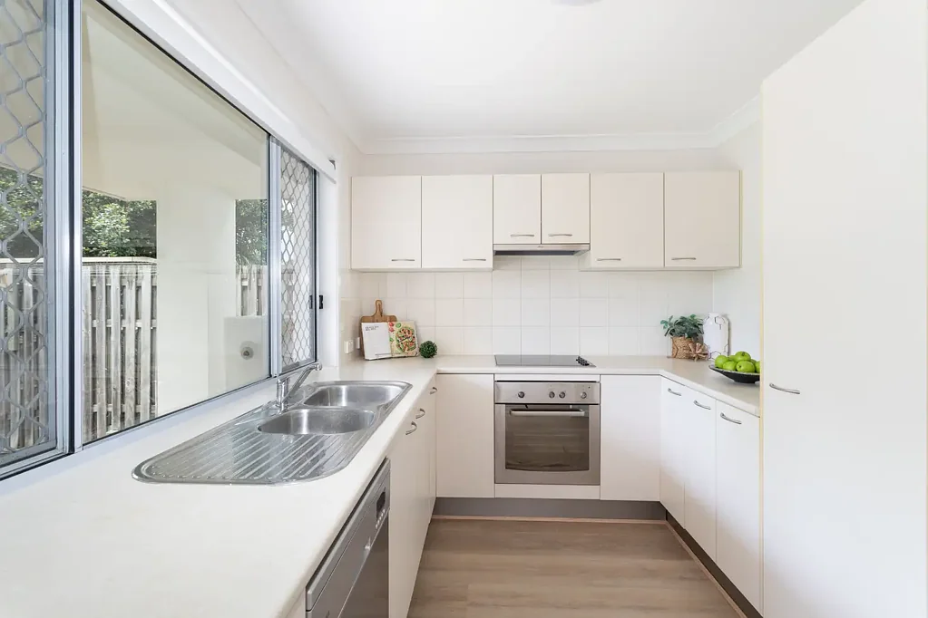 Beautifully presented townhouse in Wakerley