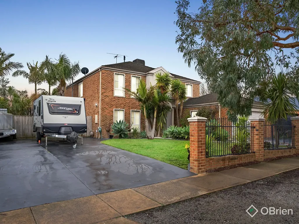 Mount Martha 5 Bedroom Spacious Family Entertainer in Prime Mount Martha Pocket