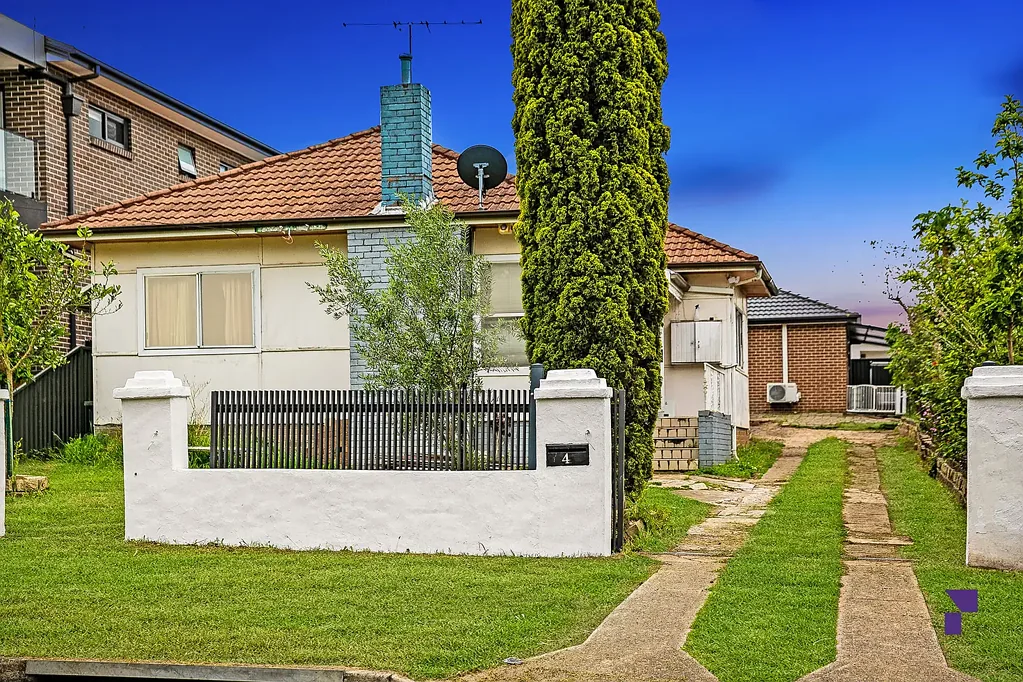 Sefton 5ਬੈੱਡਰੂਮ Dual-income opportunity with views over Sefton Golf Course