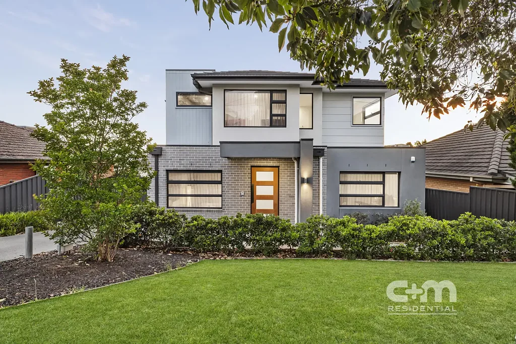 Niddrie 4房 砖石联排别墅 Smeg美食厨房 双车库 四卧三卫 步行名校商圈 Designed to Impress Every Day!