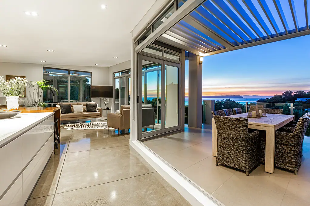 Plimmerton 4房  Luxury Living Overlooking the Ocean