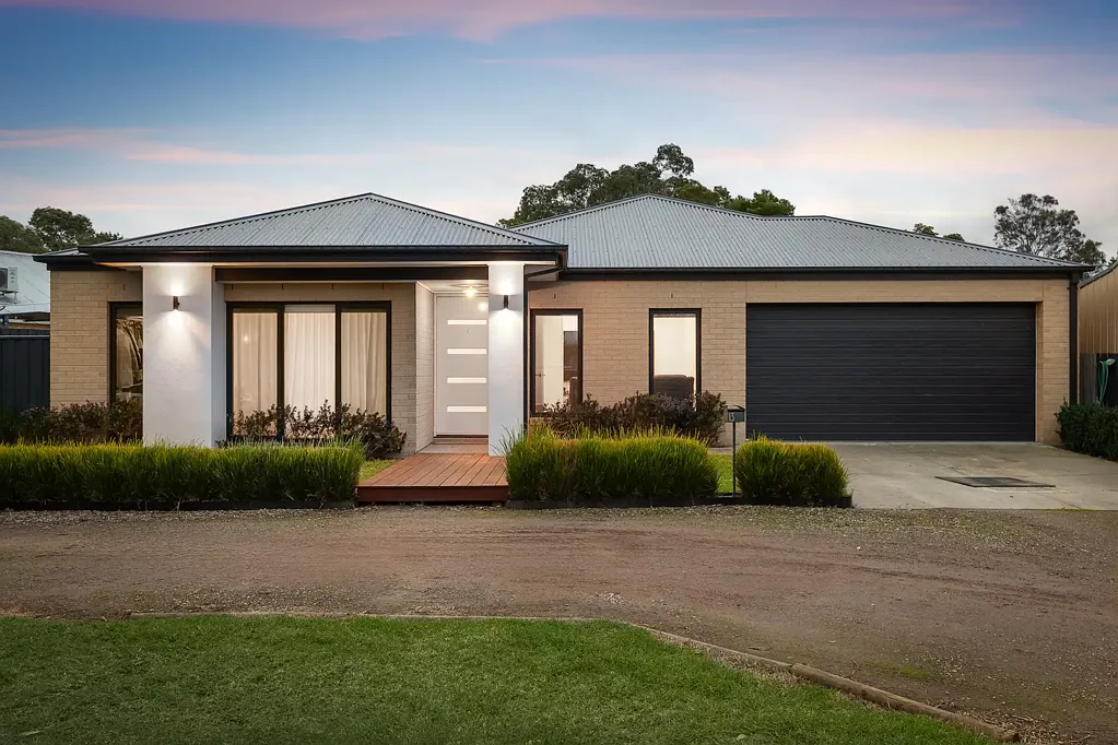 Hastings 4ห้องนอน Near-New Family Retreat in 'Old Tyabb'