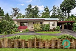 12 Buena Vista Road, Woodford