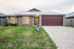 13 Hereford Retreat, Byford