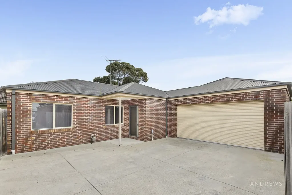 Newcomb 3Zimmer Private & Convenient – Only 2 on the Block, No Body Corporate!