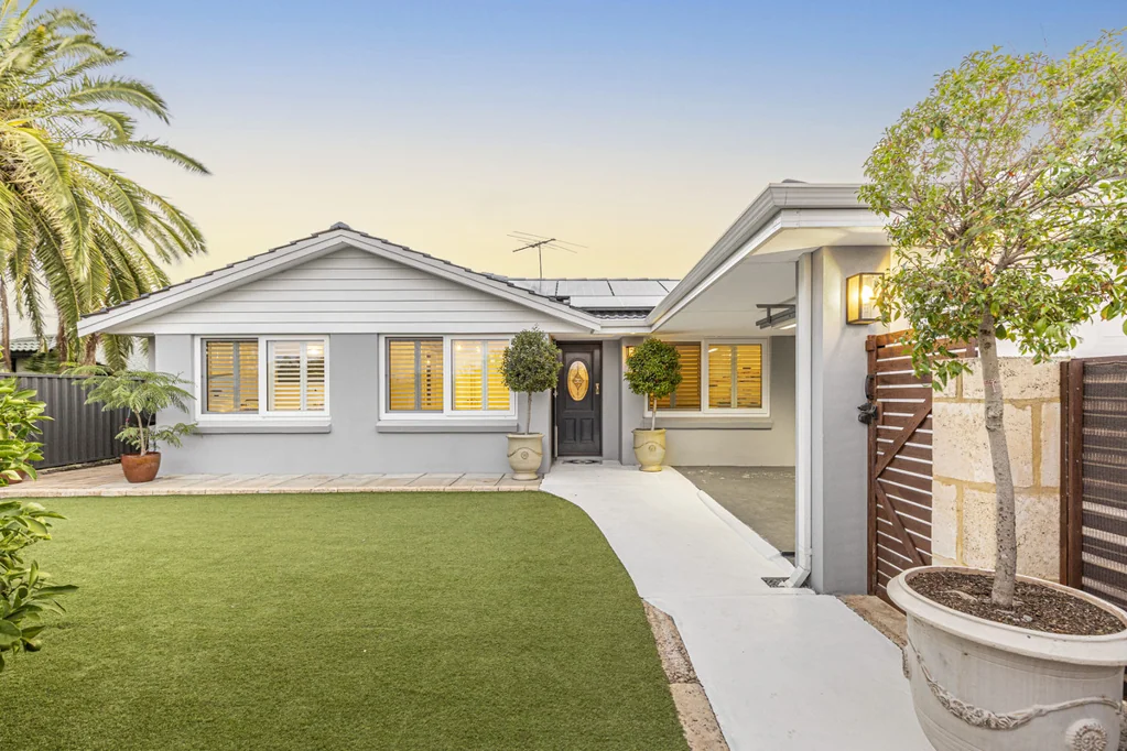 4 Medford Court, Woodvale, WA 6026