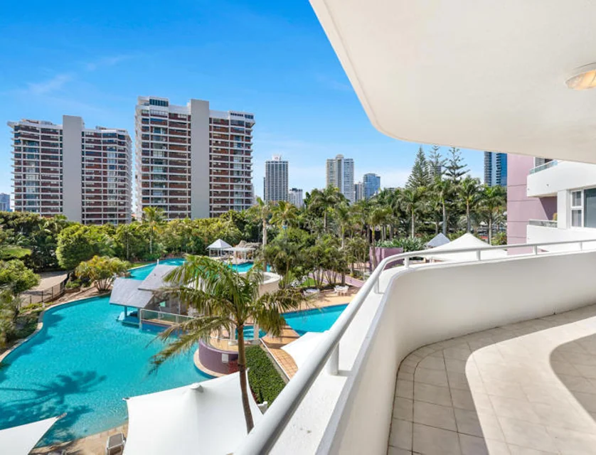 10/12 Commodore Drive, Surfers Paradise, Gold Coast, 3 Schlafzimmer, 2 Badezimmer, Apartment