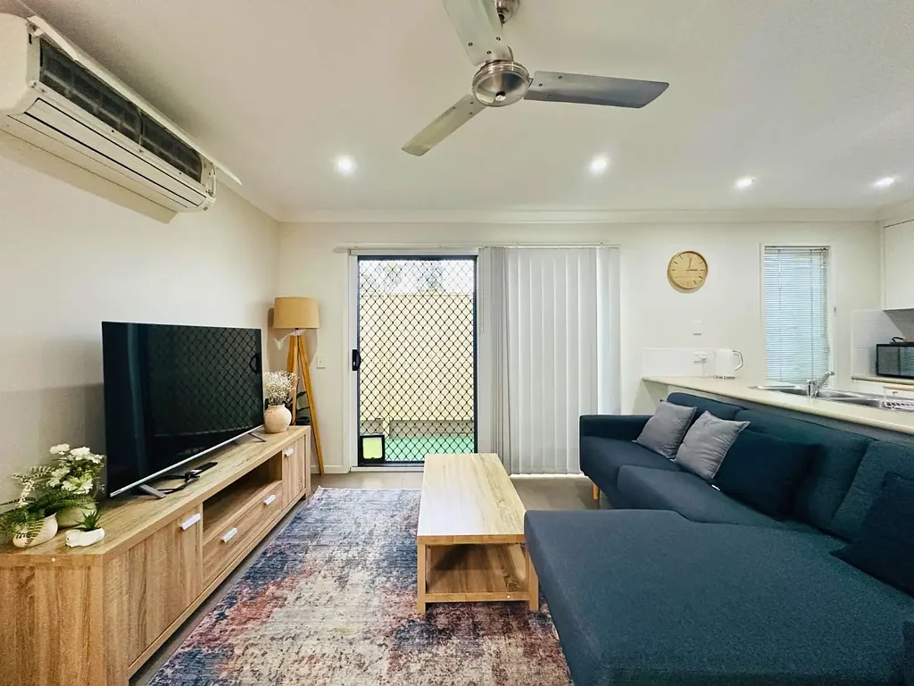 MODERN & FURNISHED 3 BED, 2-BATH UNIT! LOW MAINTENANCE & TV's IN ALL ROOMS!