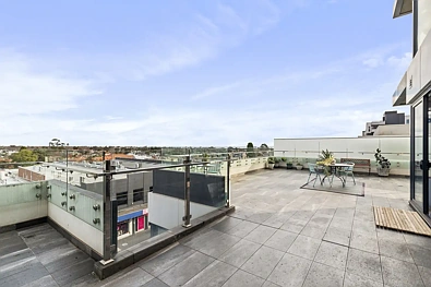 Elsternwick 2Moenga Expansive Terrace Living with Sweeping Bay Views