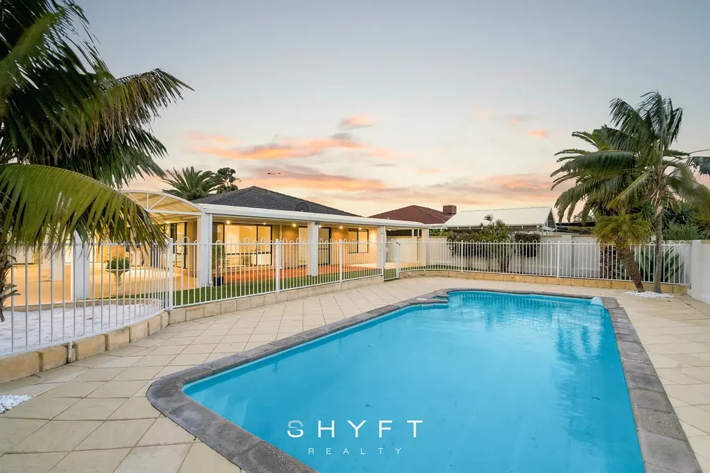 Mindarie 5房  RECENTLY RENOVATED ON 814m2 BLOCK! Elevated Family Living