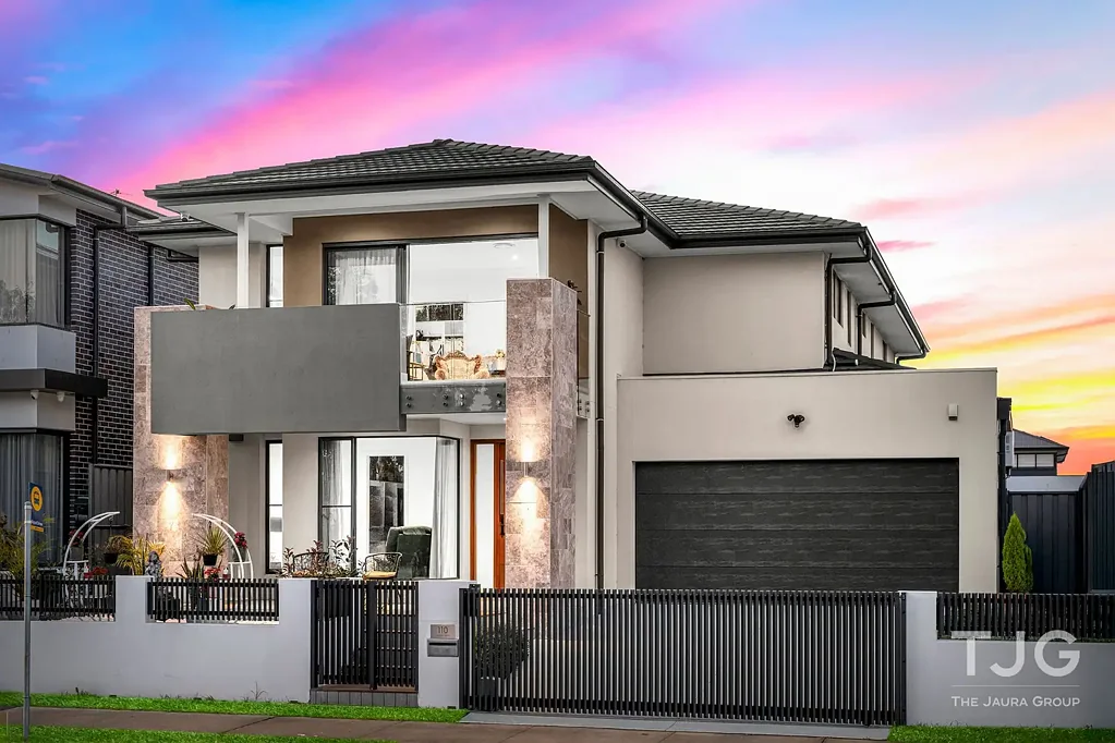 Box Hill 5 Bedroom Elegant Family Haven Blending Luxury, Comfort, and Grand Proportions