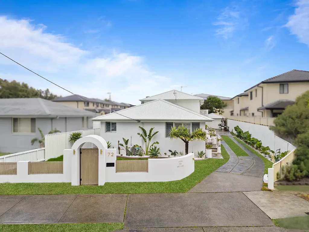 The Entrance North 8chambre Private  Inspections - Premier Beachside Investment at Casa on Hutton!