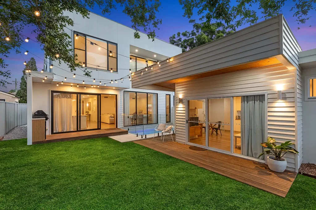 Peakhurst 6ห้องนอน Stylish Architecturally Designed Home with Rare Granny Flat