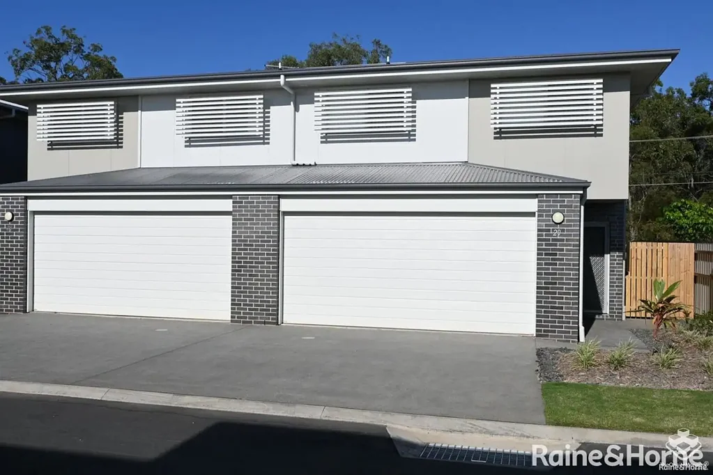 LUXURY 4 BEDROOM TOWNHOUSE