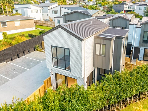 1/1 Edgewood Way, Henderson, Waitakere City, Auckland