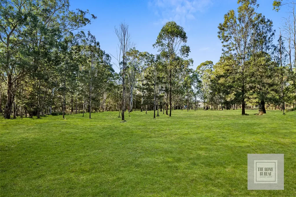 Pitt Town 3Zimmer Super Convenient Acres - Great Location with Stylish Family Home.