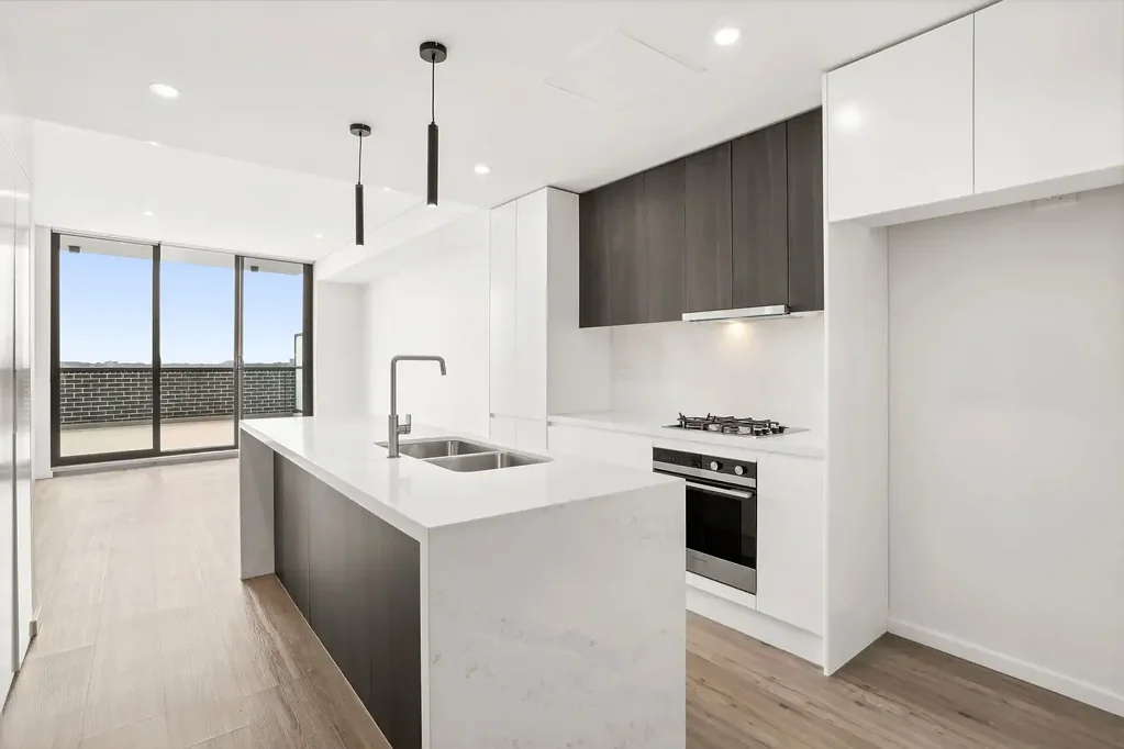 Modern & Spacious split level Apartment