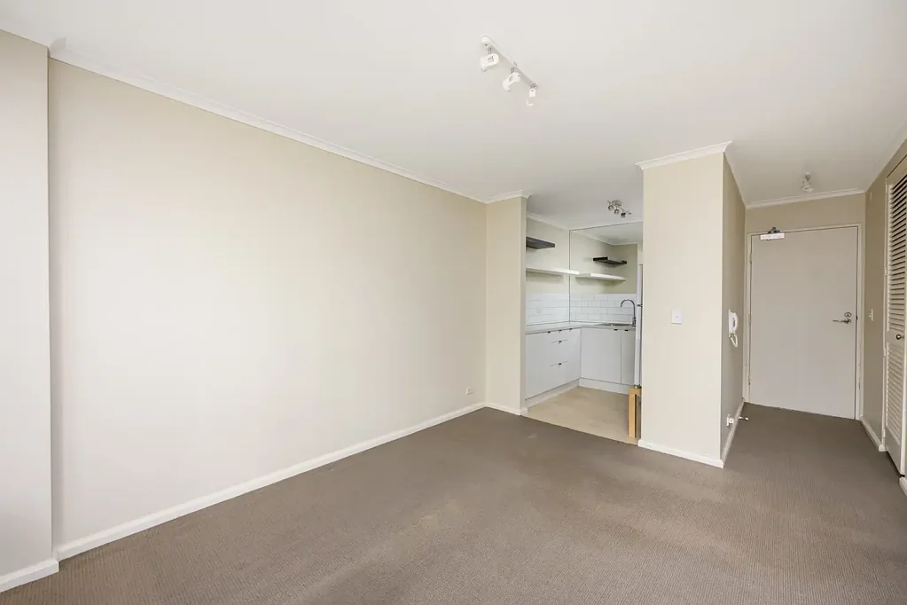 Harbour Glimpses, Parking & Resort-Style Living in the Heart of Elizabeth Bay