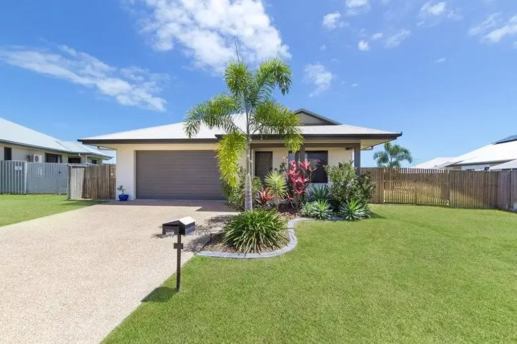 Bushland Beach 4Phòng ngủ Contemporary Coastal Excellence With DHA Lease to May 2027!