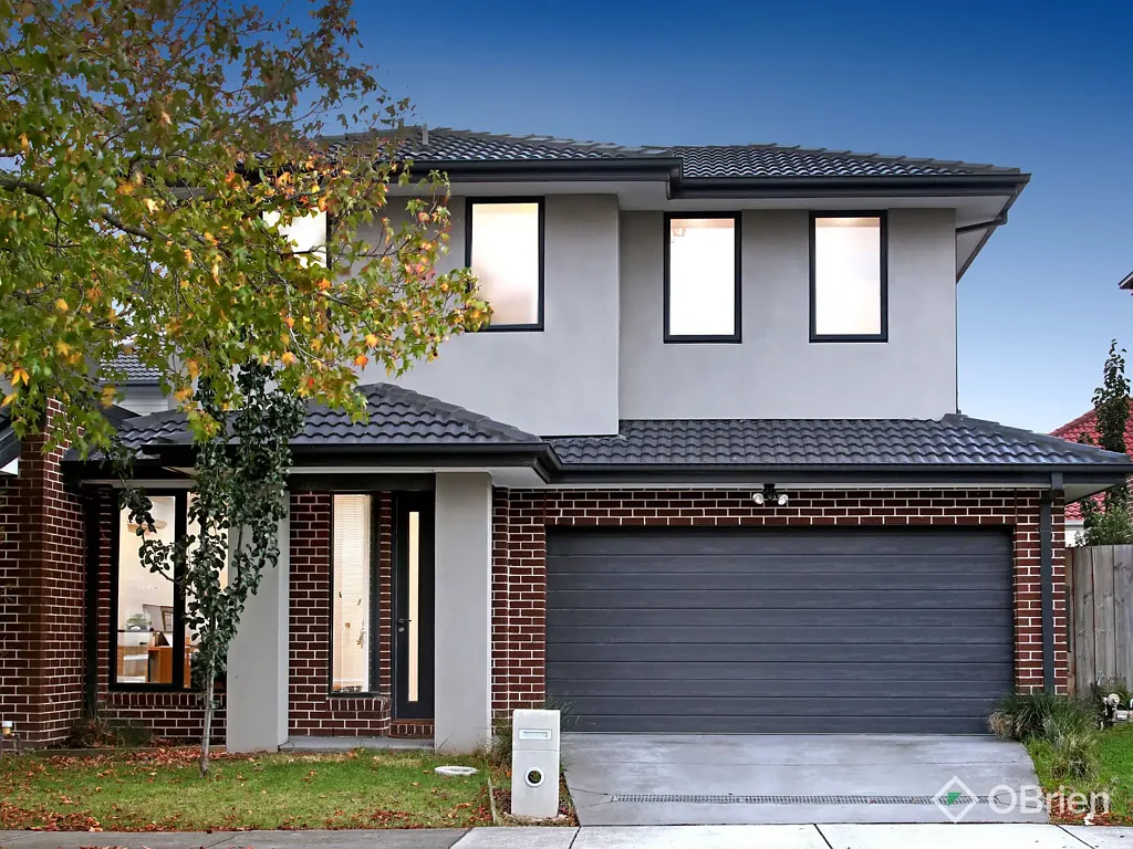 Light, Location & Low-Maintenance Living with Street Frontage