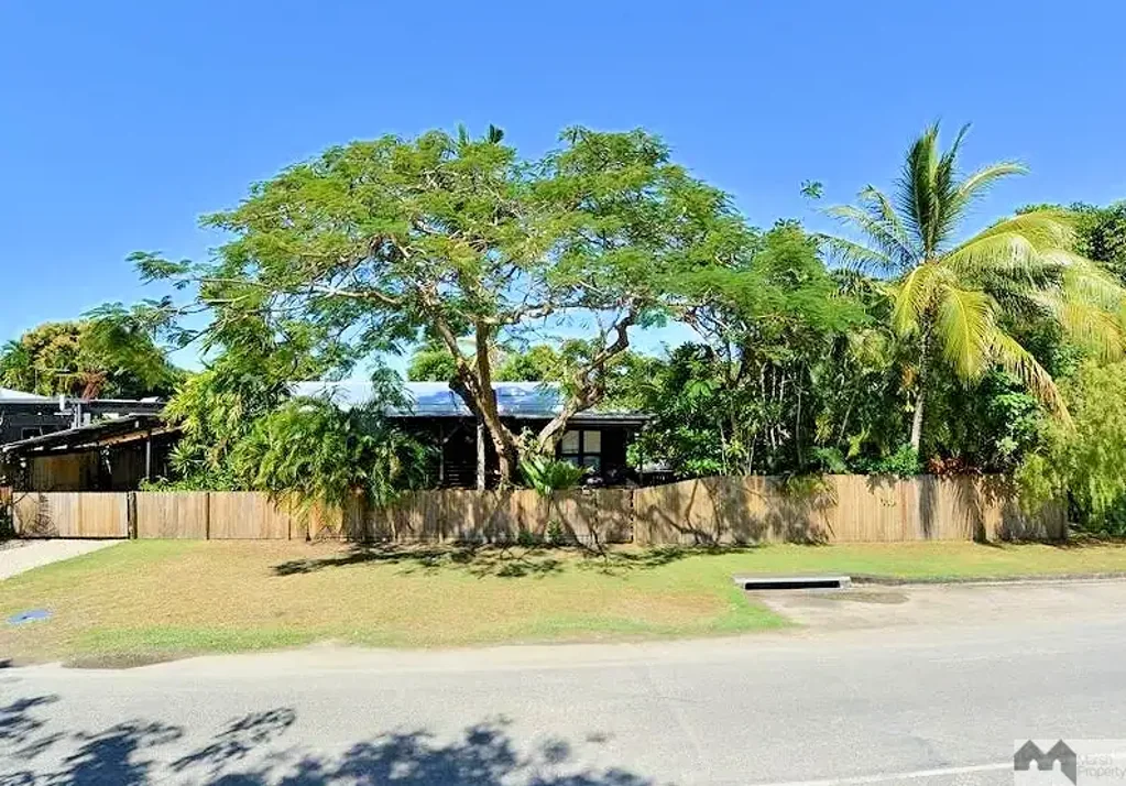 27 Prior Street, Machans Beach, QLD 4878