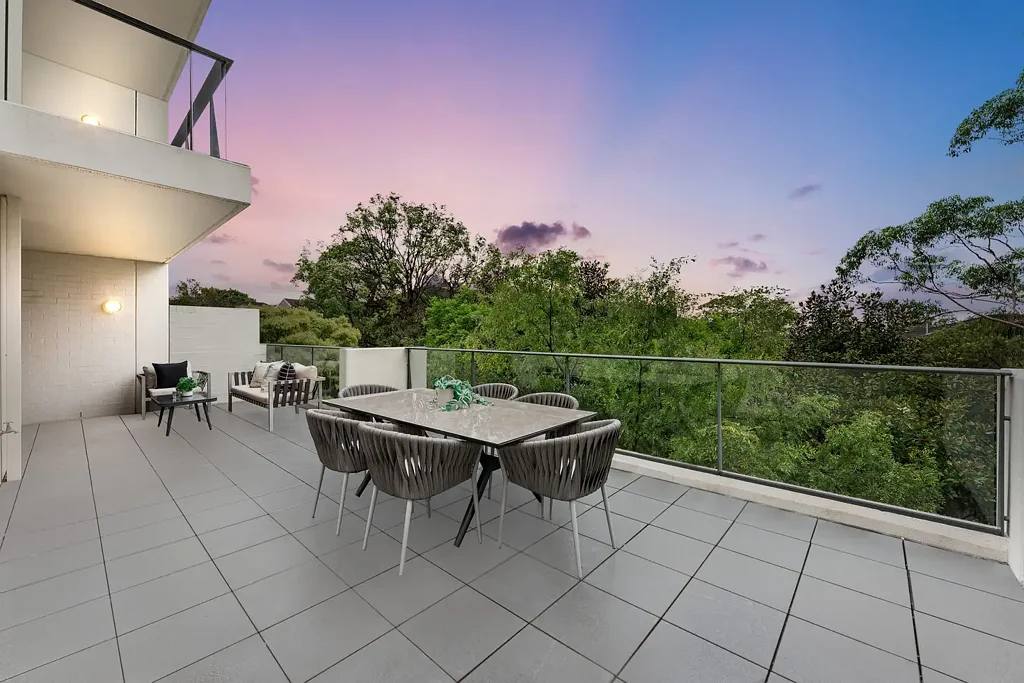 Chatswood 2房 顶层双层奢宅 光照充沛 阳台环绕 全新地毯 餐厅通阳台 现代石材厨房 Smeg电器 空调&岛台 主卧套间 阳台入学 学习角&洗衣房 车位储物 学区优选 社区设施全 Dual Level Penthouse, Exclusive East Aspect "B2E" By Mirvac