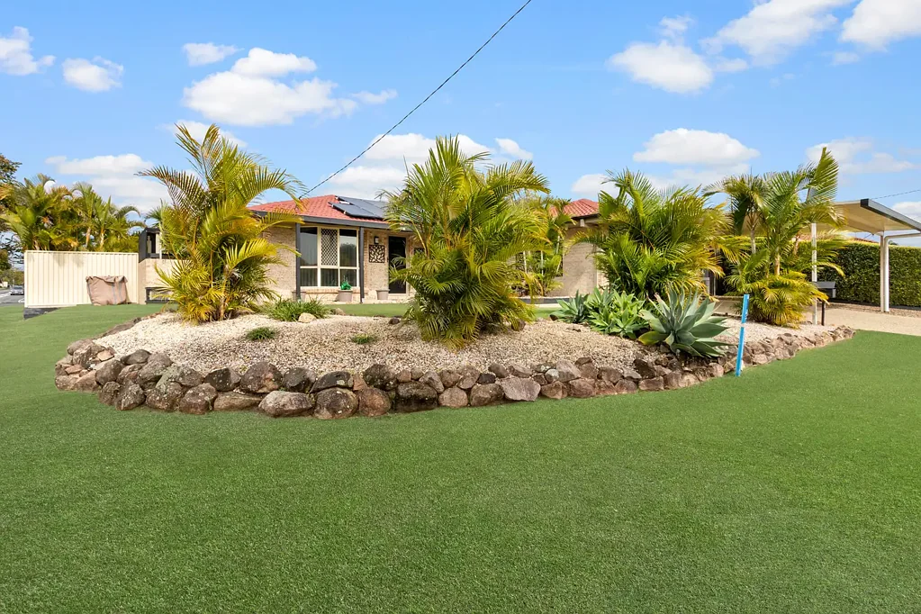 Deception Bay 3房 全面翻新的家庭住宅，带泳池、太阳能和优质装修 Fully Renovated Family Living with Pool, Solar & Premium Finishes