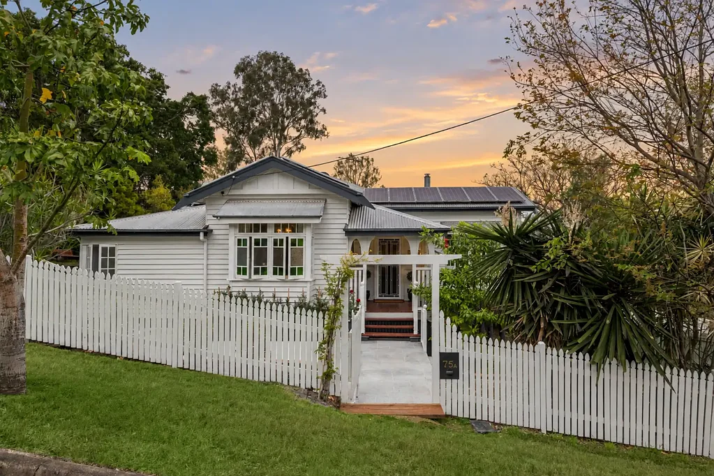 West Ipswich 3कमरा Timeless Queenslander Charm in Coveted Denmark Hill
