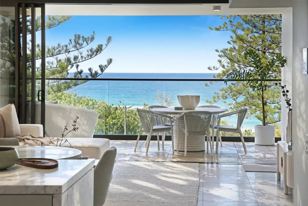 Burleigh Heads 3房  Rare Never-Lived-In | North East | Half Floor Residence With Ocean Views